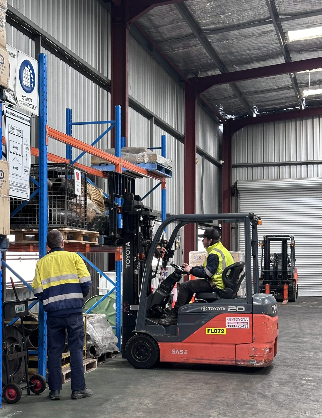 KI Training crew delivering a training session at a client's industrial site